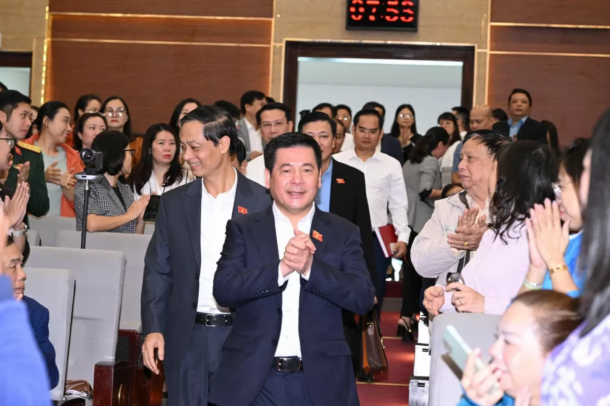 CHÙM ẢNH: Bộ trưởng Nguyễn Hồng Diên và Đoàn đại biểu Quốc hội thành phố Hải Phòng tiếp xúc cử tri CHÙM ẢNH: Bộ trưởng Nguyễn Hồng Diên và Đoàn đại biểu Quốc hội thành phố Hải Phòng tiếp xúc cử tri
