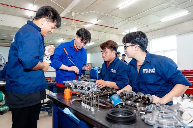Ngành công nghệ ô tô điện: Tương lai mới cho tín đồ mê ô tô - Ảnh 2.