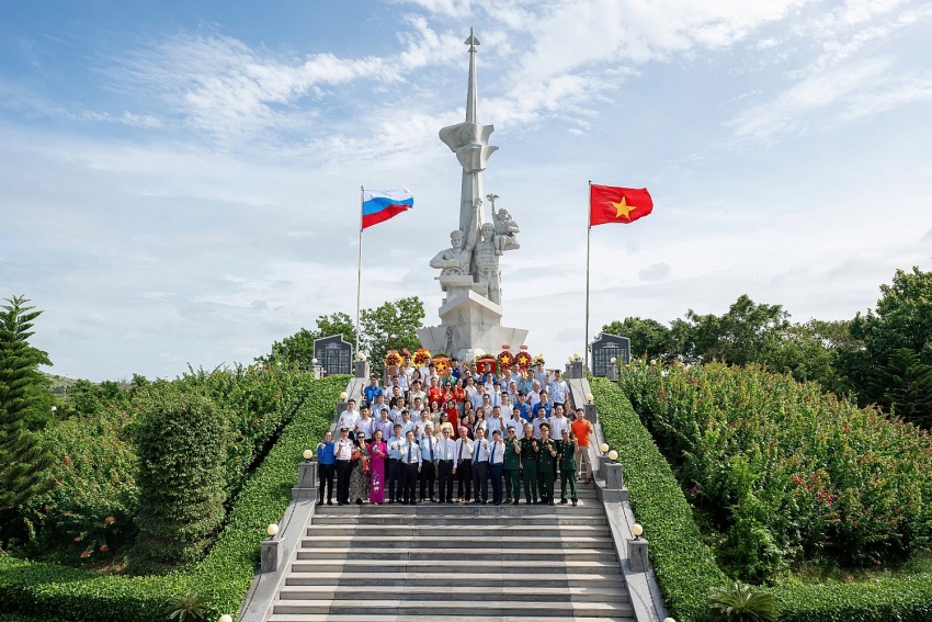 Công đoàn Vietsovpetro tổ chức chương trình về nguồn cho các công đoàn viên xuất sắc