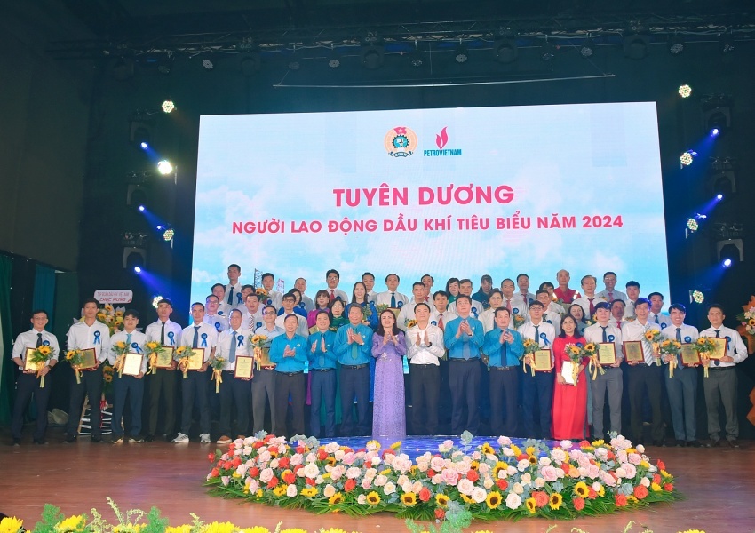 Lãnh đạo Tập đoàn và CĐ DKVN tuyên dương NLĐ Dầu khí tiêu biểu năm 2024