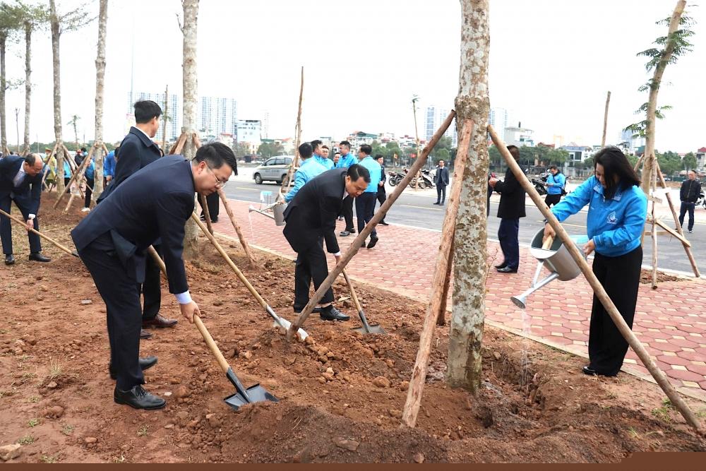 Hoàng Mai phát động Tết trồng cây Xuân Ất Tỵ 2025: Lan tỏa ý nghĩa bảo vệ môi trường