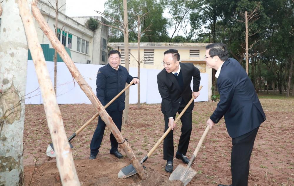 Hoàng Mai phát động Tết trồng cây Xuân Ất Tỵ 2025: Lan tỏa ý nghĩa bảo vệ môi trường