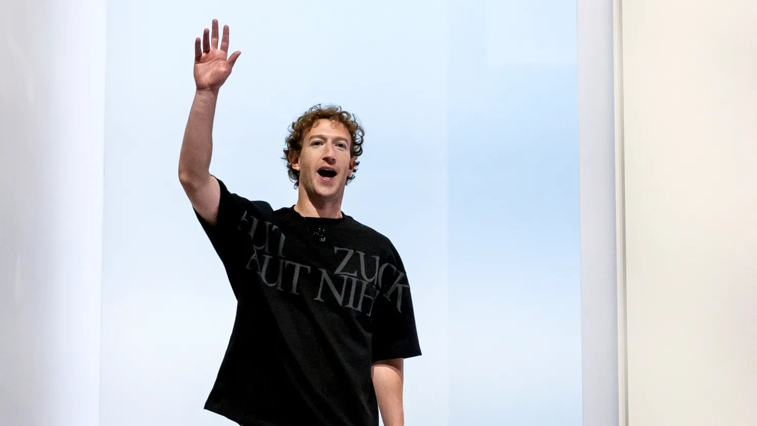 DeepSeek giúp Mark Zuckerberg giàu thêm 40 tỷ USD, cổ phiếu Meta tăng liên tục 12 phiên, phá kỷ lục chuỗi tăng điểm- Ảnh 1. DeepSeek giúp Mark Zuckerberg giàu thêm 40 tỷ USD, cổ phiếu Meta tăng liên tục 12 phiên, phá kỷ lục chuỗi tăng điểm- Ảnh 1.