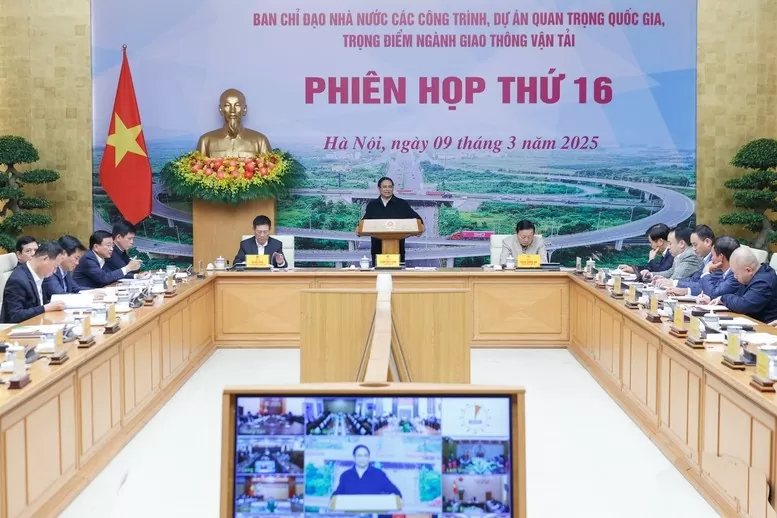 Phiên họp được tổ chức trực tiếp kết hợp trực tuyến giữa đầu cầu trụ sở Chính phủ với 44 tỉnh, thành phố trực thuộc Trung ương đang có các công trình, dự án quan trọng quốc gia, trọng điểm ngành giao thông vận tải trên địa bàn.