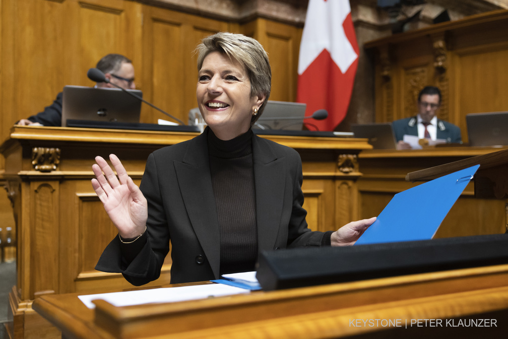 thuy si noi ve luat phap quoc te sau khi bi my ap thue cao hinh 1