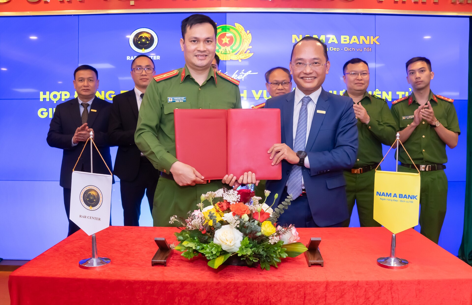 nam a bank hop tac voi trung tam rar  bo cong an chinh thuc trien khai xac thuc dien tu qua vneid hinh 1