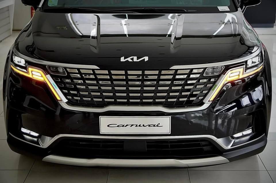 Kia Carnival dọn kho bản máy xăng, giảm giá 120 triệu tại đại lý: Giá thực tế còn 1,639 tỷ đồng, khách mua phải đánh đổi bằng mẫu mã- Ảnh 4. Kia Carnival dọn kho bản máy xăng, giảm giá 120 triệu tại đại lý: Giá thực tế còn 1,639 tỷ đồng, khách mua phải đánh đổi bằng mẫu mã- Ảnh 4.
