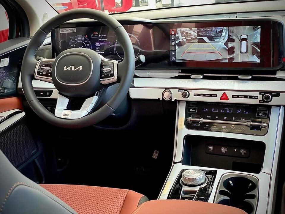 Kia Carnival dọn kho bản máy xăng, giảm giá 120 triệu tại đại lý: Giá thực tế còn 1,639 tỷ đồng, khách mua phải đánh đổi bằng mẫu mã- Ảnh 6. Kia Carnival dọn kho bản máy xăng, giảm giá 120 triệu tại đại lý: Giá thực tế còn 1,639 tỷ đồng, khách mua phải đánh đổi bằng mẫu mã- Ảnh 6.