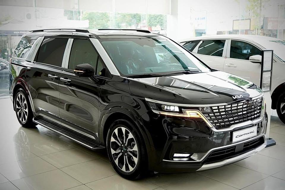 Kia Carnival dọn kho bản máy xăng, giảm giá 120 triệu tại đại lý: Giá thực tế còn 1,639 tỷ đồng, khách mua phải đánh đổi bằng mẫu mã- Ảnh 2.