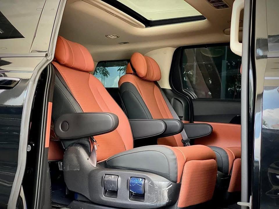Kia Carnival dọn kho bản máy xăng, giảm giá 120 triệu tại đại lý: Giá thực tế còn 1,639 tỷ đồng, khách mua phải đánh đổi bằng mẫu mã- Ảnh 8. Kia Carnival dọn kho bản máy xăng, giảm giá 120 triệu tại đại lý: Giá thực tế còn 1,639 tỷ đồng, khách mua phải đánh đổi bằng mẫu mã- Ảnh 8.