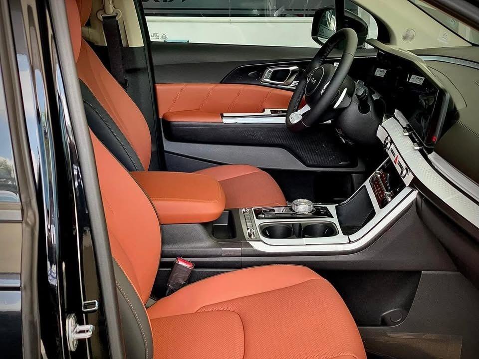 Kia Carnival dọn kho bản máy xăng, giảm giá 120 triệu tại đại lý: Giá thực tế còn 1,639 tỷ đồng, khách mua phải đánh đổi bằng mẫu mã- Ảnh 7. Kia Carnival dọn kho bản máy xăng, giảm giá 120 triệu tại đại lý: Giá thực tế còn 1,639 tỷ đồng, khách mua phải đánh đổi bằng mẫu mã- Ảnh 7.