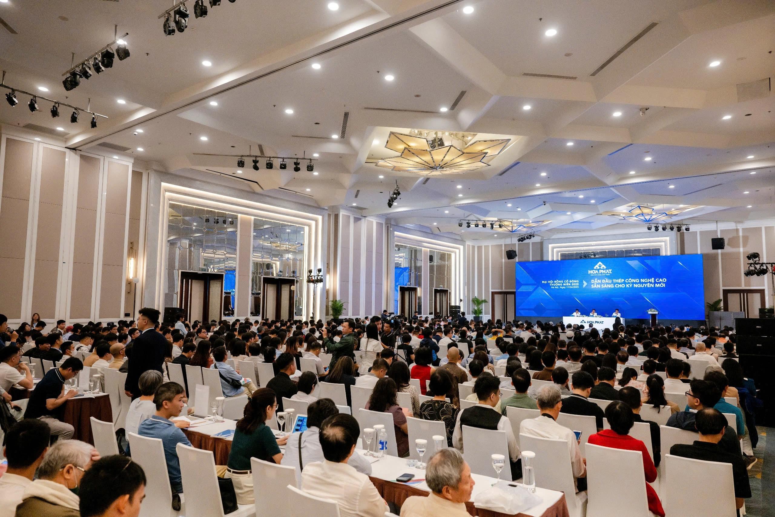 Đại hội có dự tham dự của hơn 1000 cổ đông
