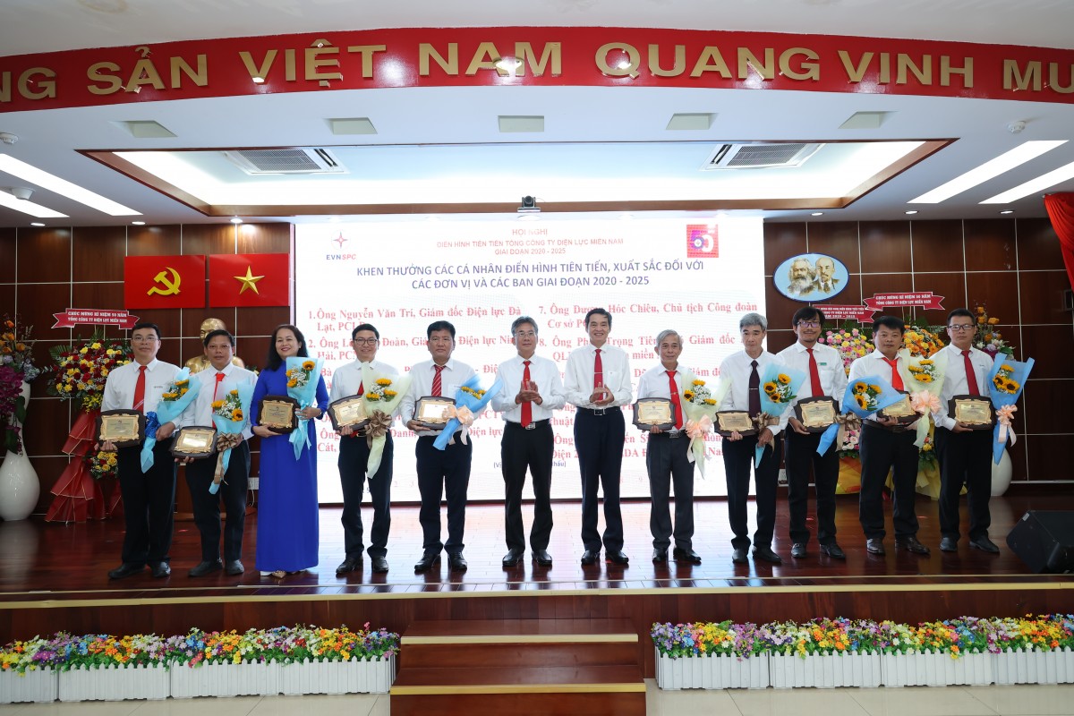 Điện lực miền Nam biểu dương gương điển hình tiên tiến giai đoạn 2020-2025