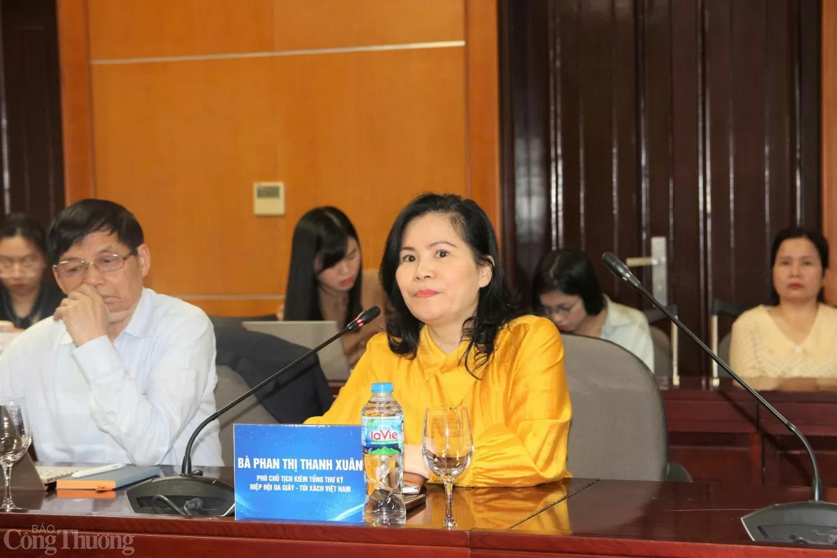 Giao ban xúc tiến thương mại với thương vụ tháng 5/2025: Thúc đẩy xuất khẩu dệt may - da giày