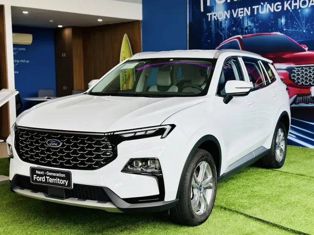 Cuộc đua hạ giá giữa hai mẫu xe 'hot' nhất phân khúc SUV cỡ C- Ảnh 1.