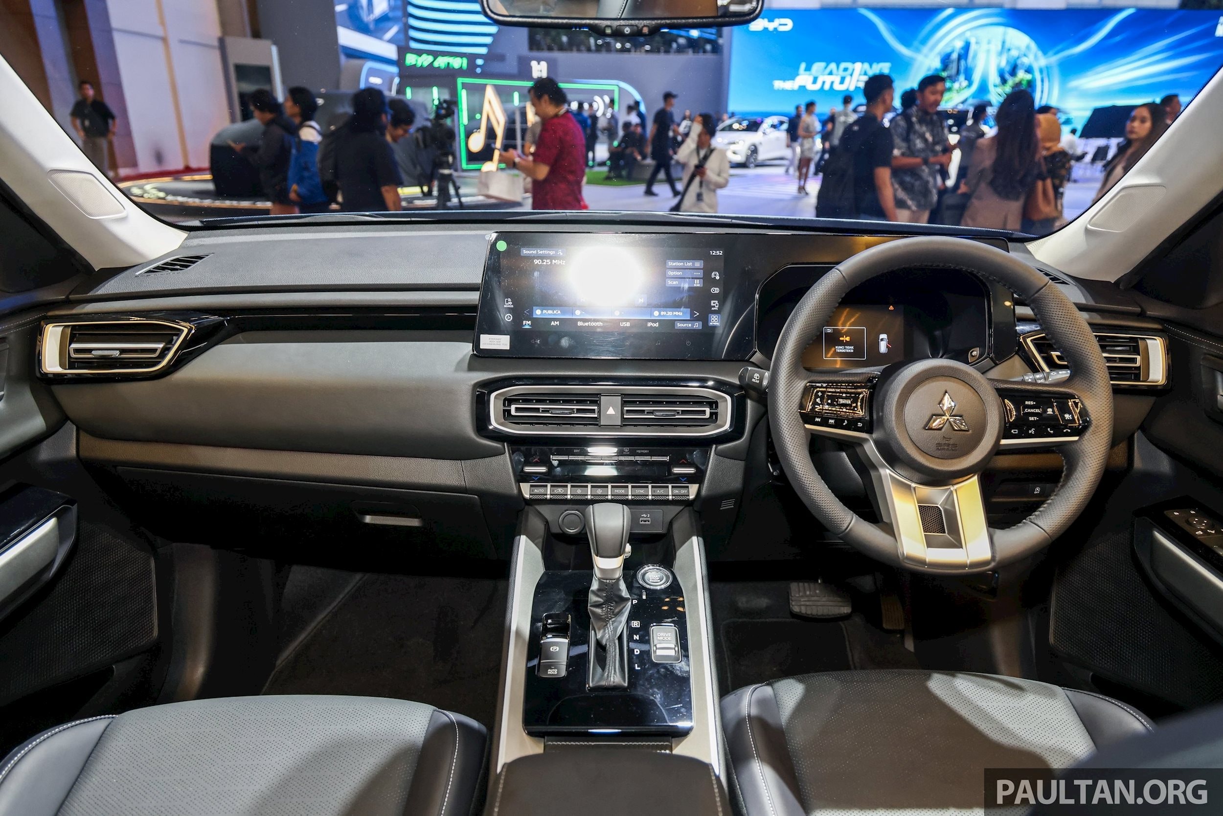 Thiết kế khoang lái của Mitsubishi Destinator - Ảnh: Paultan
