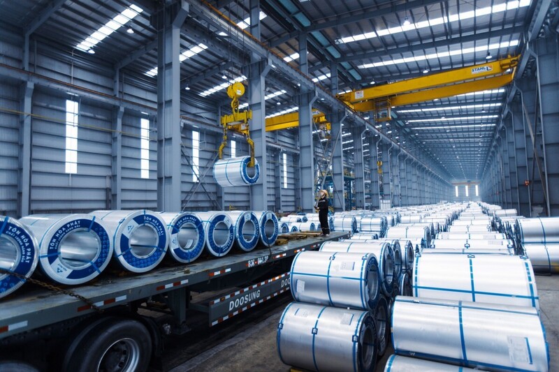 Doanh nghiệp được khuyến nghị cần trang bị đầy đủ kiến thức về quy định thương mại của EU để thích ứng hiệu quả trước các biện pháp phòng vệ thơng mại. Ảnh: Hòa Phát