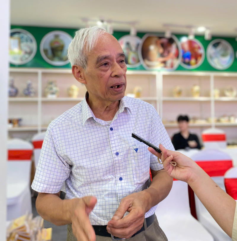 Họa sĩ, chuyên gia thủ công mỹ nghệ Vũ Hy Thiều. Ảnh: Nguyễn Hạnh