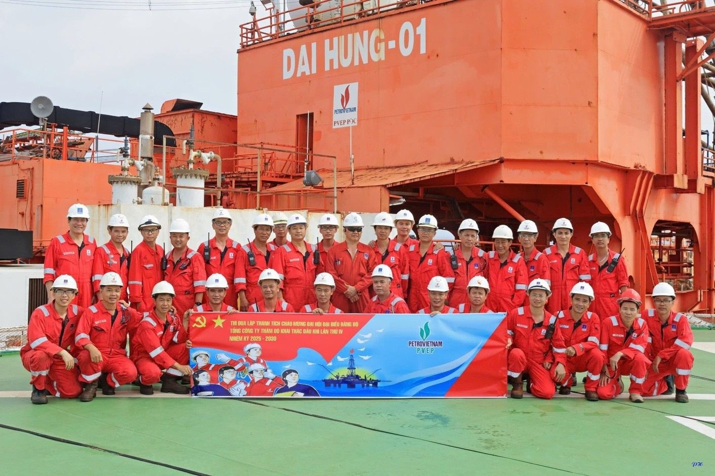 Người lao động Petrovietnam thi đua lập thành tích trên các công trình trọng điểm