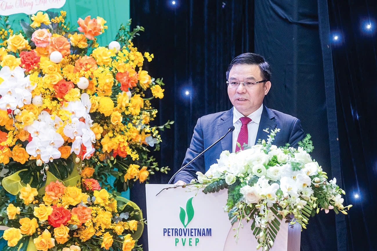 Đồng chí Lê Mạnh Hùng - Bí thư Đảng ủy, Chủ tịch HĐTV Petrovietnam phát biểu chỉ đạo tại Đại hội Đảng bộ PVEP, nhiệm kỳ 2025-2030 - Đại hội điểm của Đảng bộ Petrovietnam