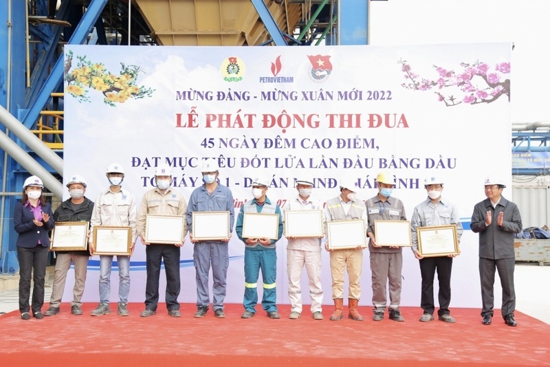 Lãnh đạo Tập đoàn, Công đoàn Petrovietnam biểu dương các tập thể xuất sắc trong phong trào thi đua trên công trường Nhà máy Nhiệt điện Thái Bình 2.