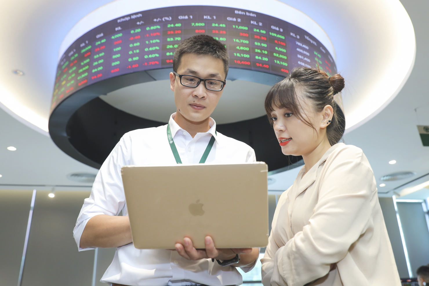 Trong tuần qua, toàn TTCK chỉ còn 5/18 nhóm ngành giữ được sắc xanh,