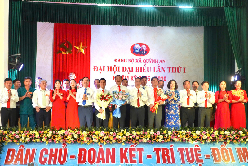 Ban Chấp hành Đảng bộ xã Quỳnh An nhiệm kỳ 2025-2030 ra mắt.