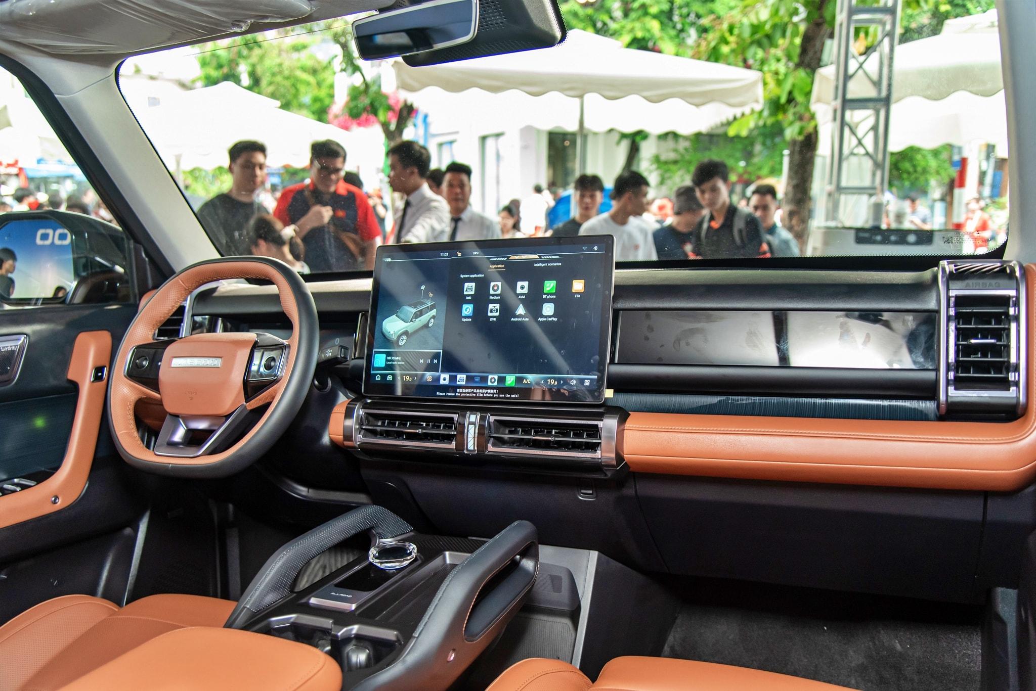 Khoang lái thiết kế tối giản.