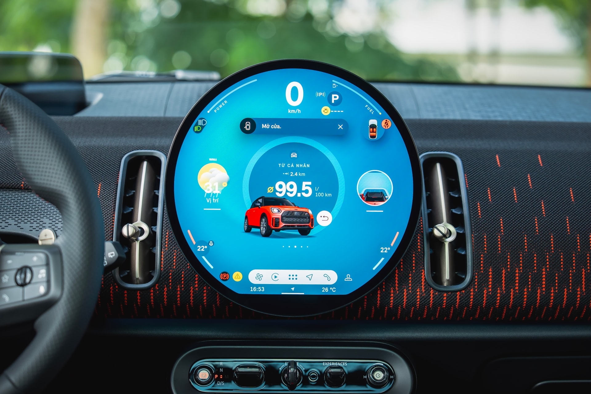 Màn hình OLED 9,5 inch đặc trưng MINI.