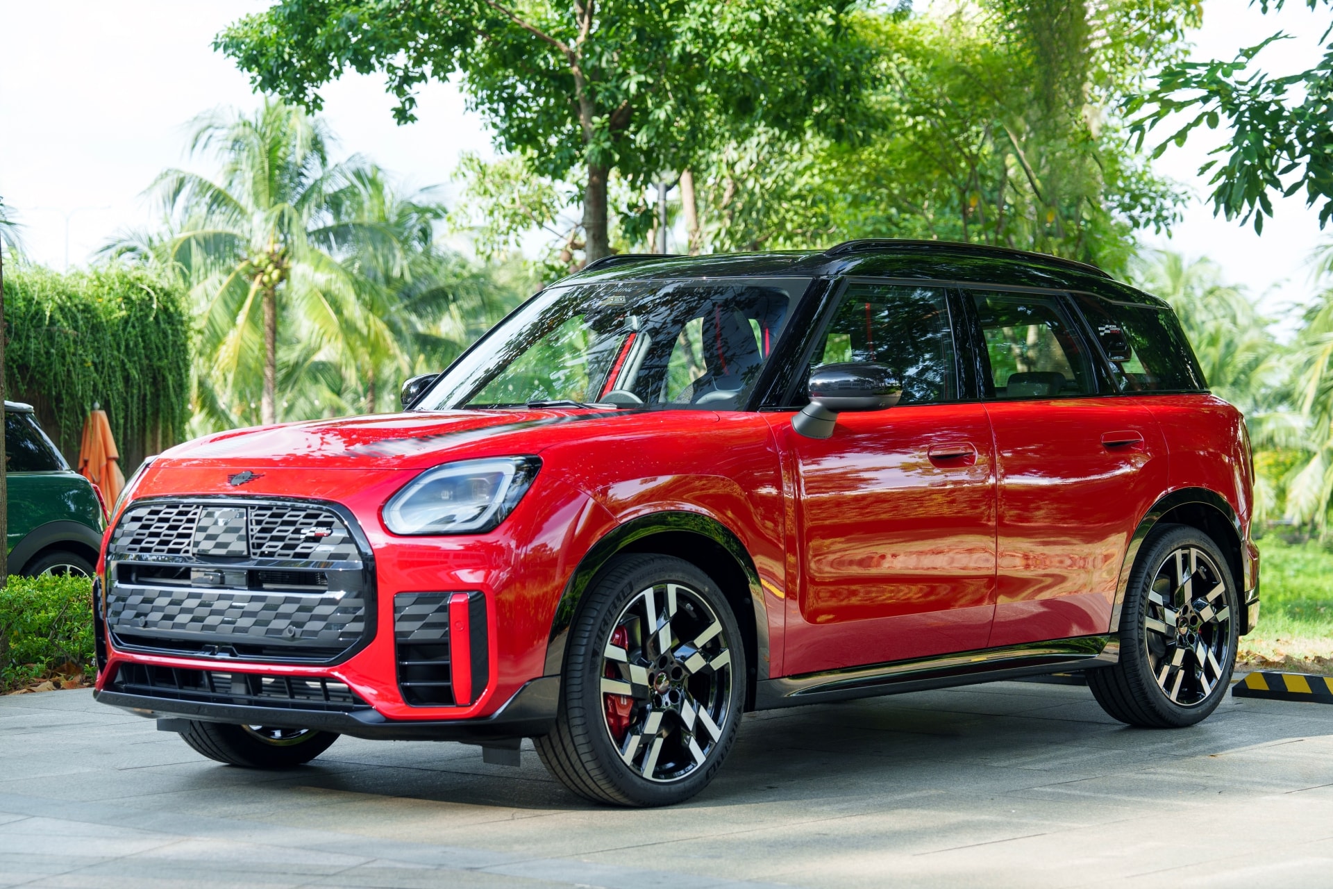 MINI John Cooper Works Countryman sở hữu ngoại hình thể thao và thời trang.