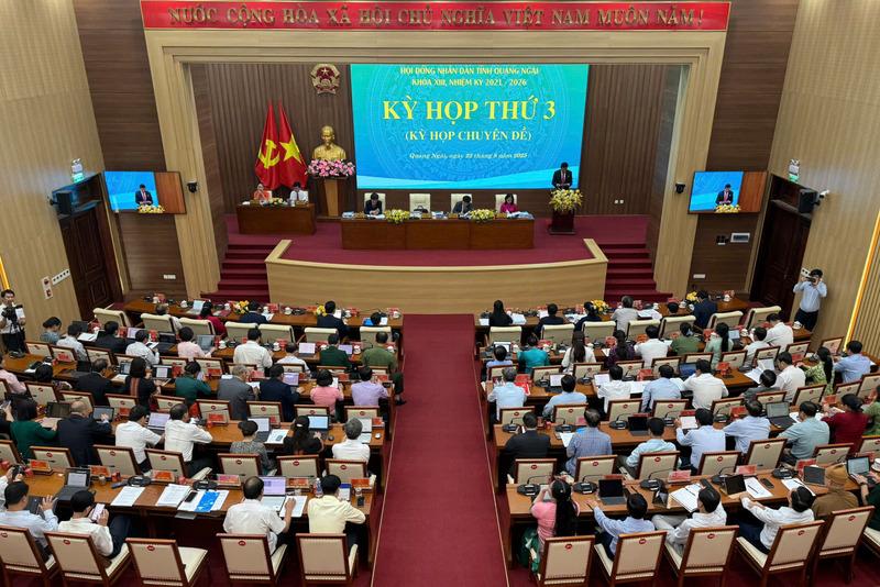 HĐND tỉnh Quảng Ngãi thông qua mục tiêu tăng trưởng kinh tế năm 2025 đạt trên 10%. Ảnh: Bình An