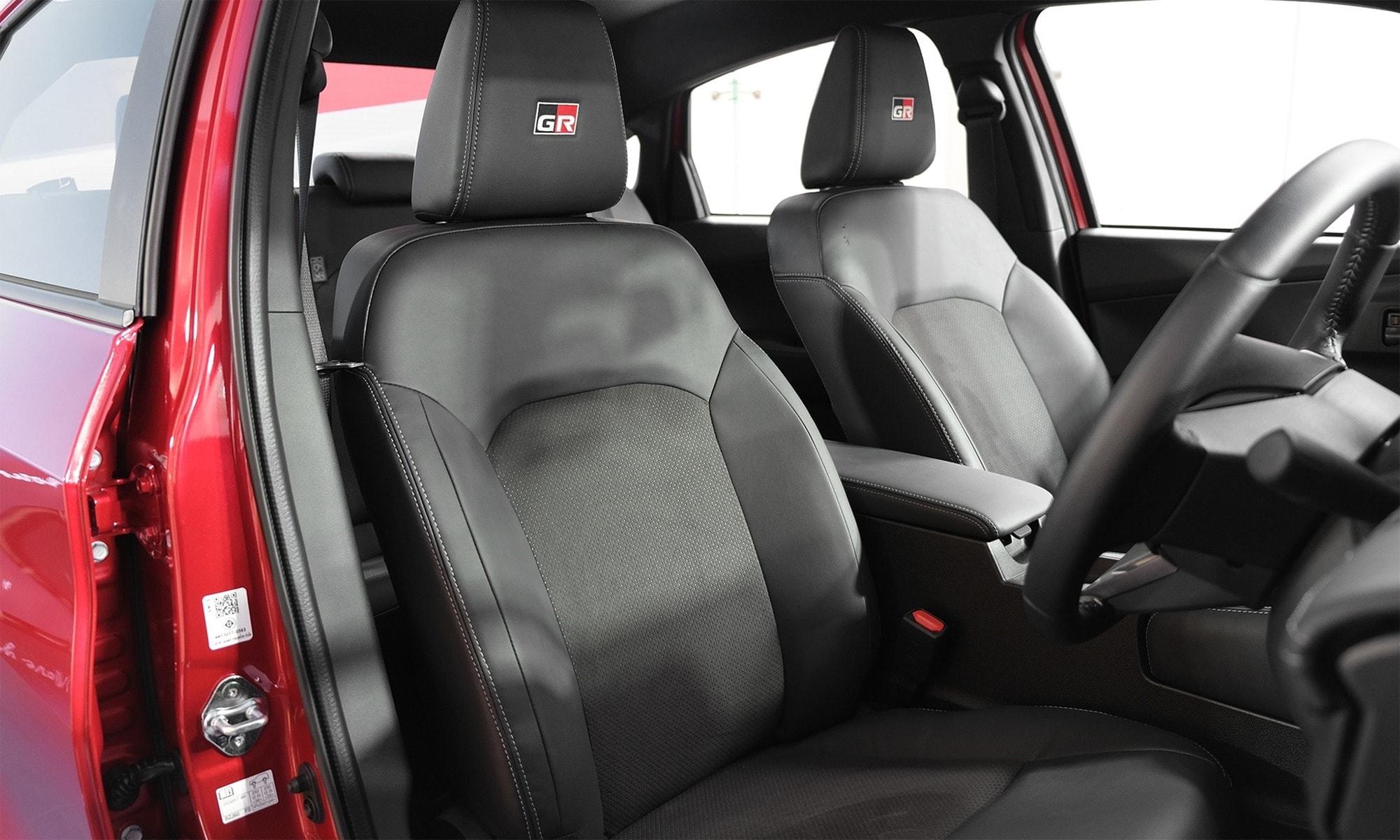 Nội thất bọc da kết hợp nỉ - Ảnh: Autolife Thailand