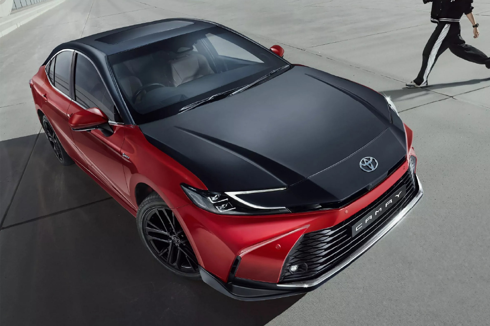 Nắp capo sơn tối màu - Ảnh: Toyota