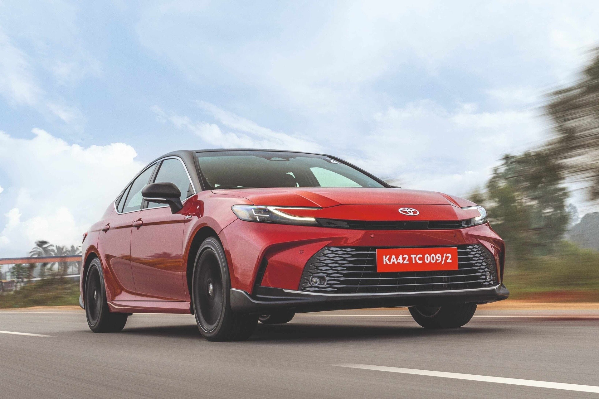 Toyota Camry Sprint Edition 2025 có mức giá quy đổi 1,461 tỷ đồng - Ảnh: Toyota
