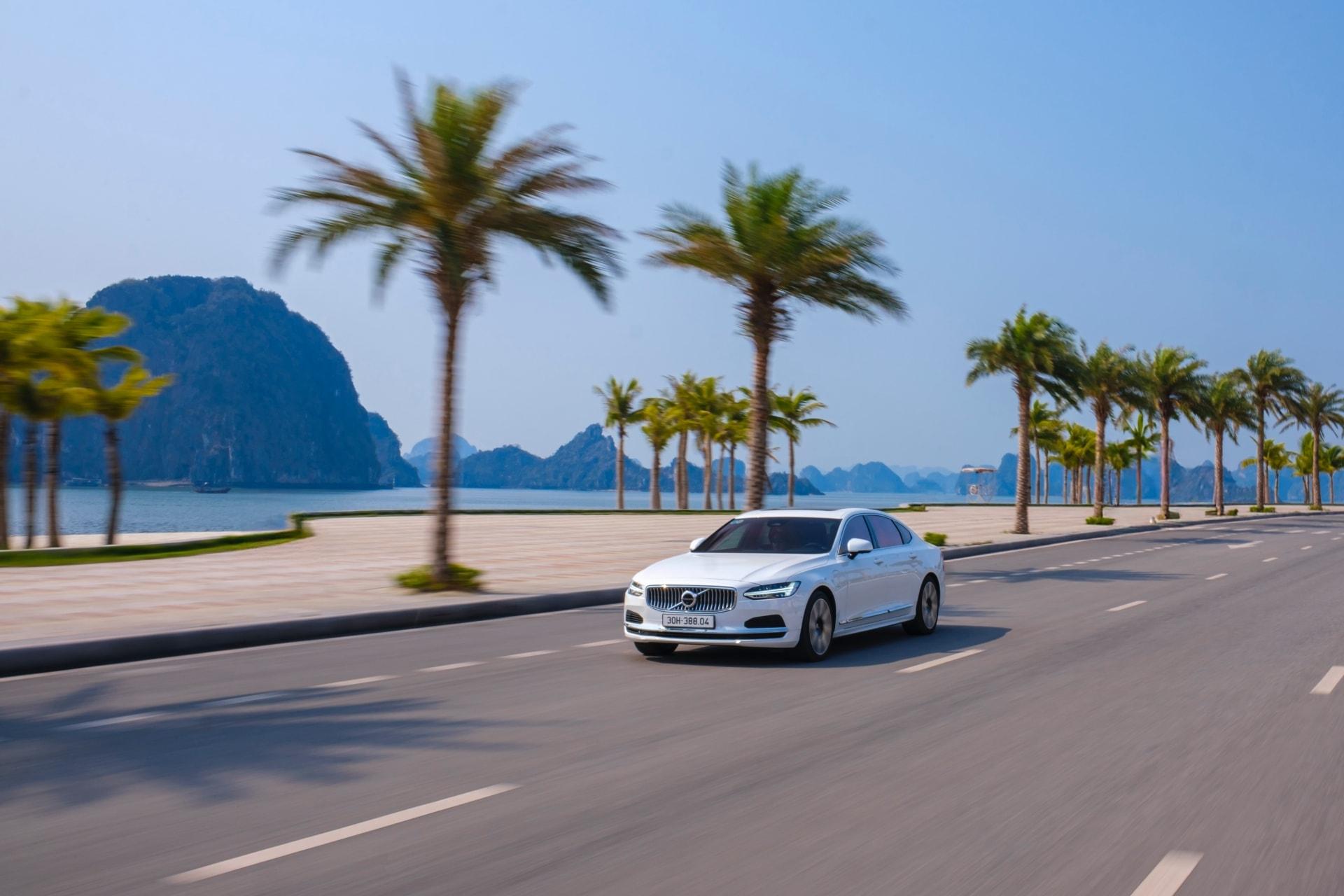 Tại thị trường Việt Nam, Volvo S90 Ultra cạnh tranh cùng các đối thủ như Audi A6, BMW 5 Series và Mercedes E-Class - Ảnh: Sweden Auto