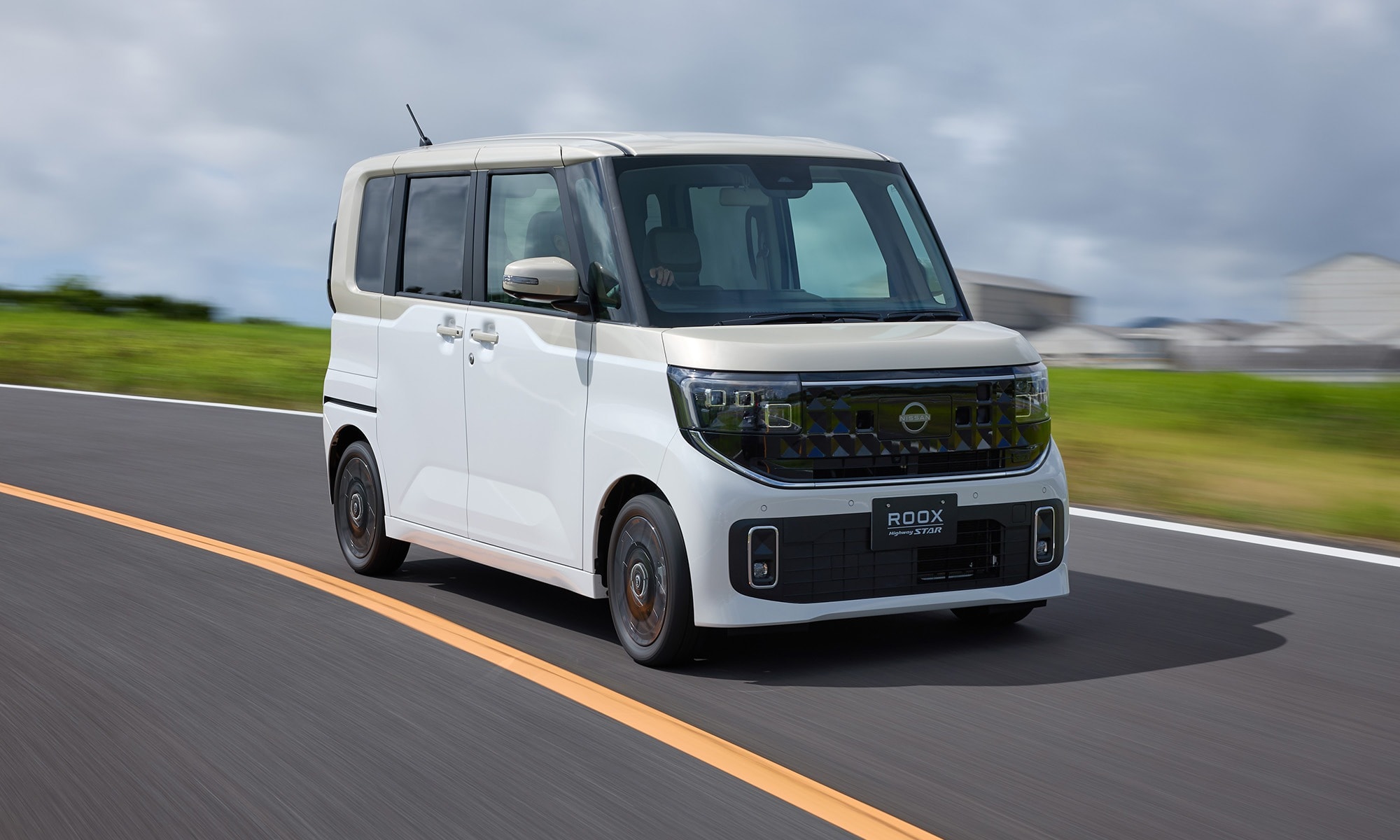 Mẫu xe có thiết kế vuông vức - Ảnh: Nissan