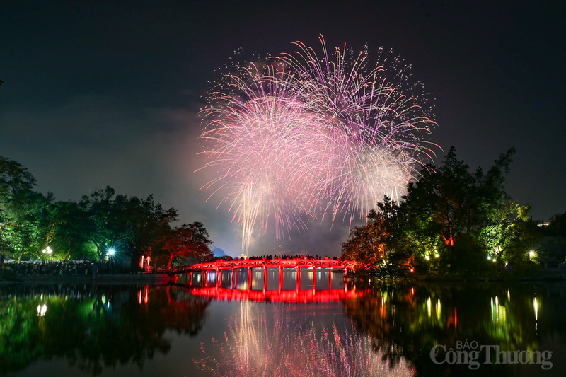 Mãn nhãn màn pháo hoa tuyệt đẹp chào mừng 80 năm Quốc Khánh 2/9 - 8