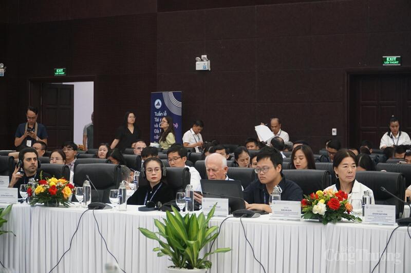 Các chuyên gia, diễn giả, các công ty công nghệ blockchain trong nước và quốc tế tham dự sự kiện