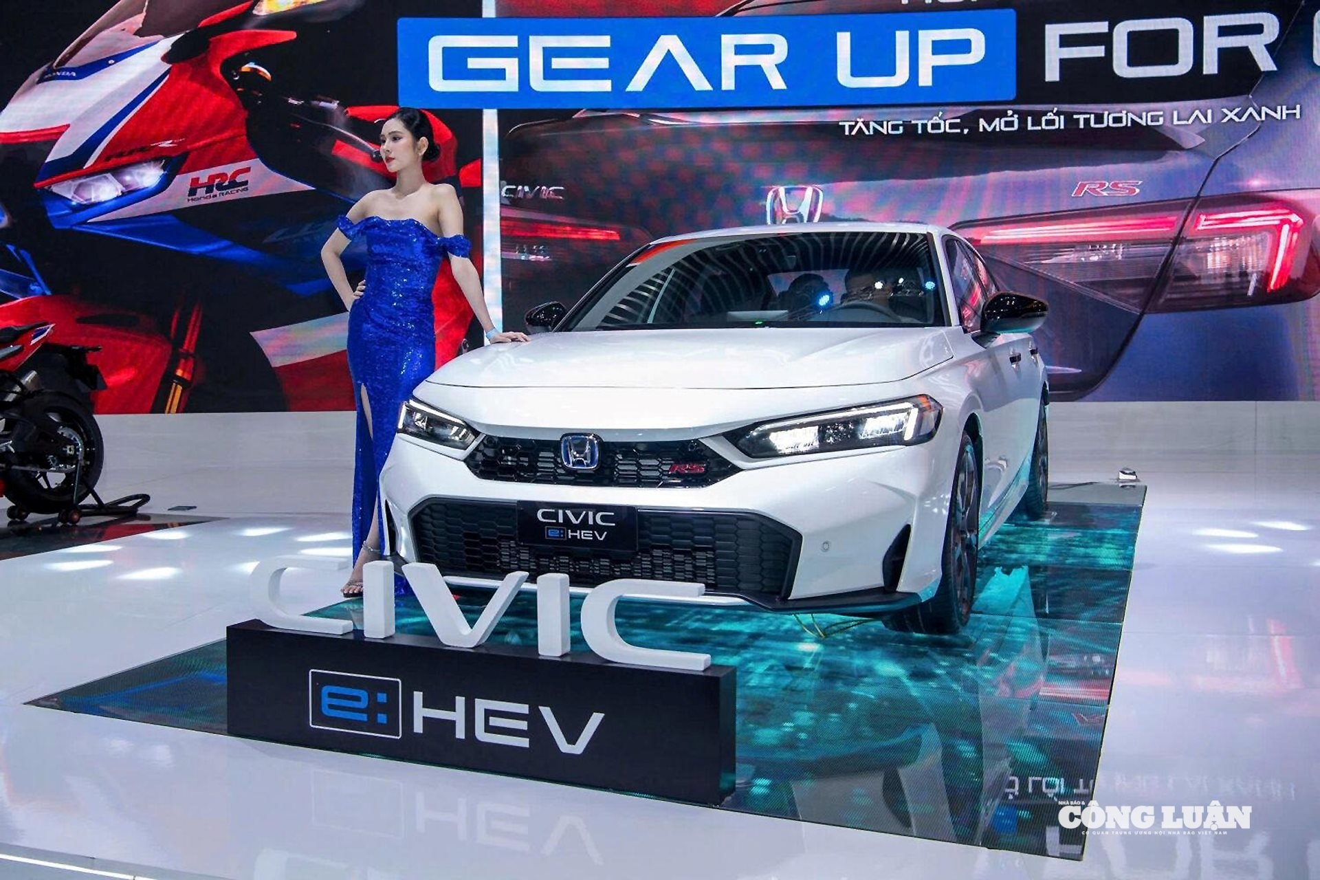 Phiên bản Honda Civic e:HEV RS VIN24 được giảm giá đến 100 triệu đồng.
