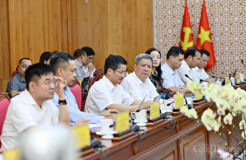Đại diện Văn phòng, các Cục, Vụ thuộc Bộ Công Thương.