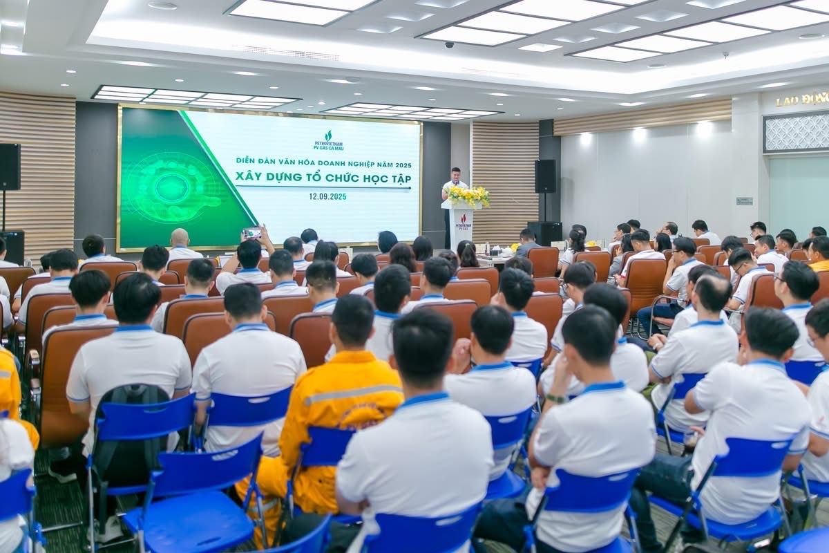 Toàn cảnh diễn đàn