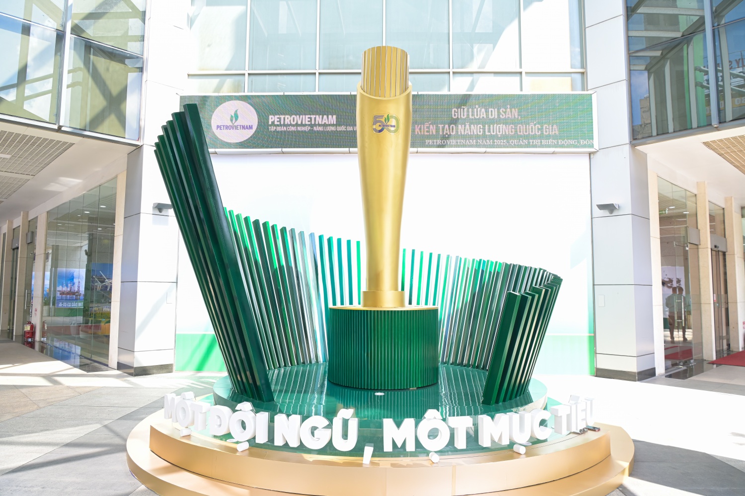 Đếm ngược đến chương trình kỷ niệm 50 năm thành lập Petrovietnam