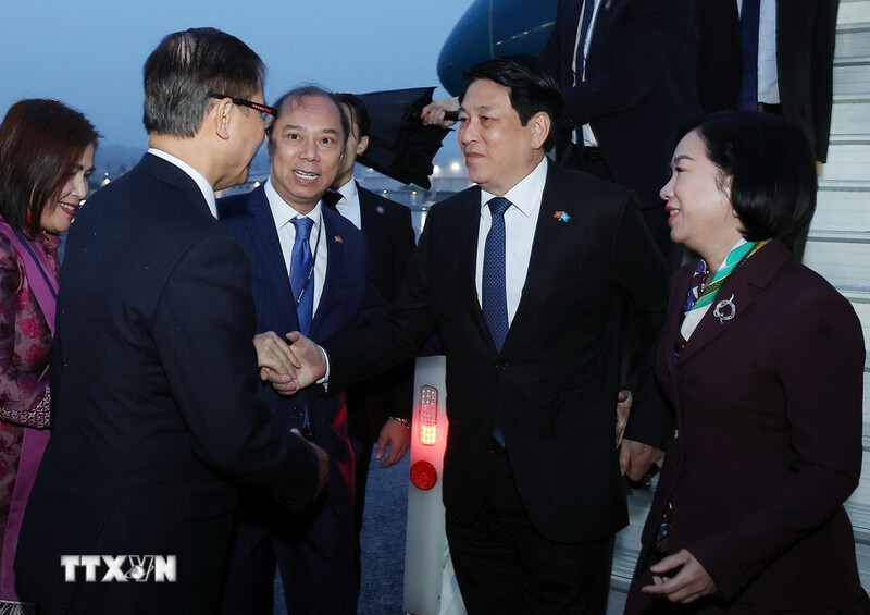 Chủ tịch nước Lương Cường và Phu nhân cùng Đoàn Đại biểu cấp cao Việt Nam đến Seattle, bang Washington, Hoa Kỳ. Ảnh: Lâm Khánh.