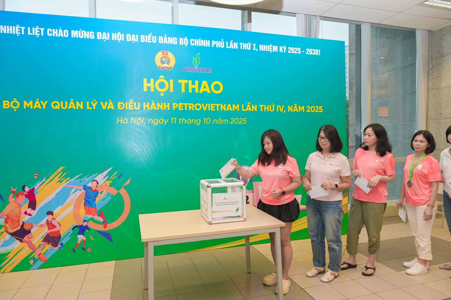 Bế mạc Hội thao Petrovietnam lần IV: Lan tỏa tinh thần thể thao, hướng về đồng bào vùng bão lũ Bế mạc Hội thao Petrovietnam lần IV: Lan tỏa tinh thần thể thao, hướng về đồng bào vùng bão lũ