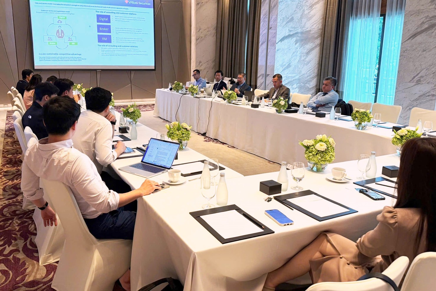 VPBankS đ&atilde; thực hiện chuyến đi 4 thị trường, tiếp x&uacute;c hơn 50 quỹ đầu tư v&agrave; nh&agrave; đầu tư quốc tế. (Ảnh: VPBankS).