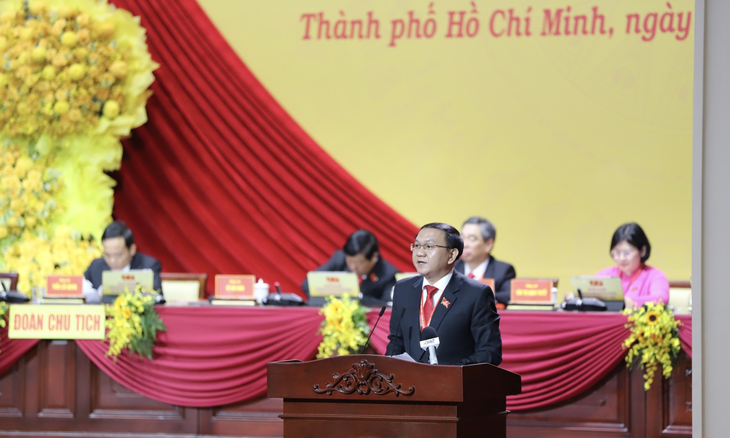 Gi&aacute;m đốc Sở Khoa học v&agrave; C&ocirc;ng nghệ TP. Hồ Ch&iacute; Minh L&acirc;m Đ&igrave;nh Thắng tr&igrave;nh b&agrave;y b&aacute;o c&aacute;o tham luận.&nbsp;Ảnh: Ban tổ chức Đại hội