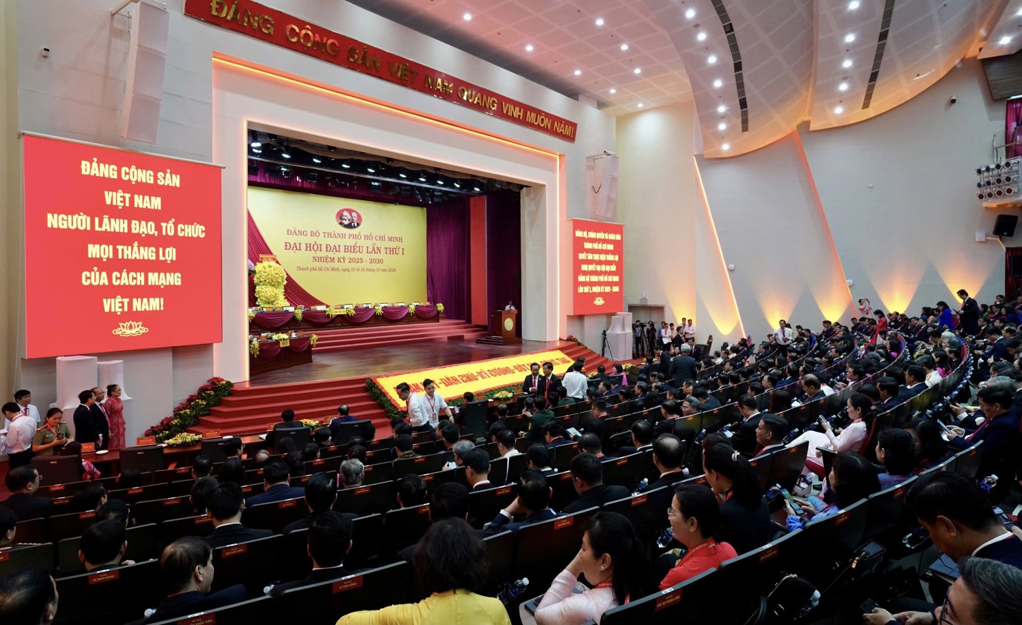 Các đại biểu dự phiên bế mạc Đại hội đại biểu Đảng bộ TP. Hồ Chí Minh lần thứ I, nhiệm kỳ 2025 – 2030 vào sáng 15/10. Ảnh: Ban tổ chức Đại hội
