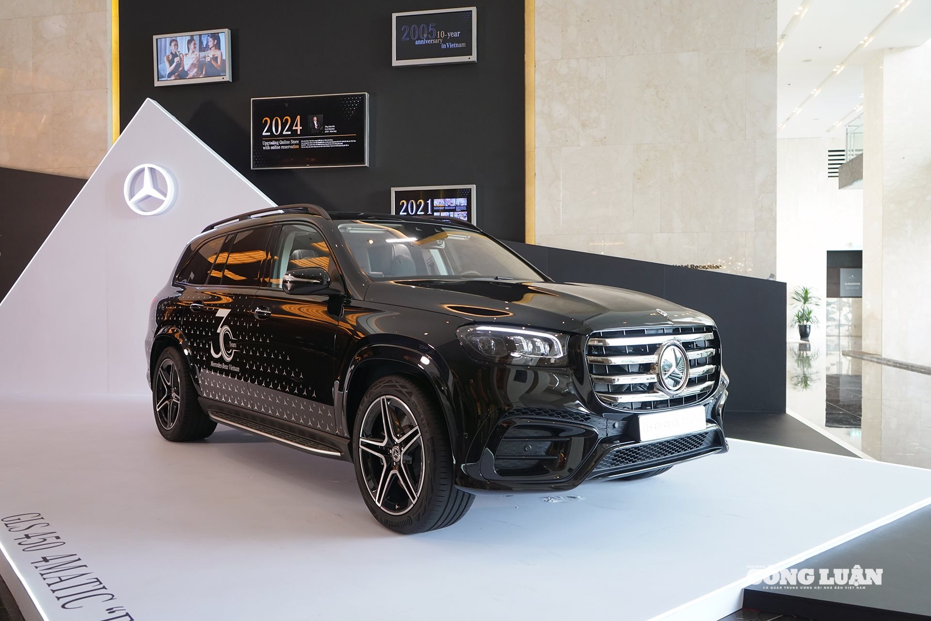 Phiên bản giới hạn Mercedes-Benz GLS 450 Edition 30 trưng bày tại Hà Nội.