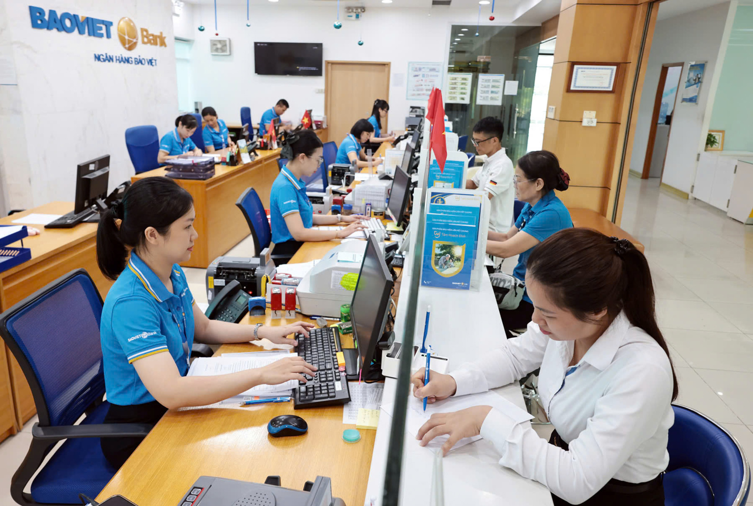 Nhận định sớm diễn biến thị trường, BAOVIET Bank đ&atilde; chủ động huy động được c&aacute;c nguồn vốn c&oacute; l&atilde;i suất hợp l&yacute;.