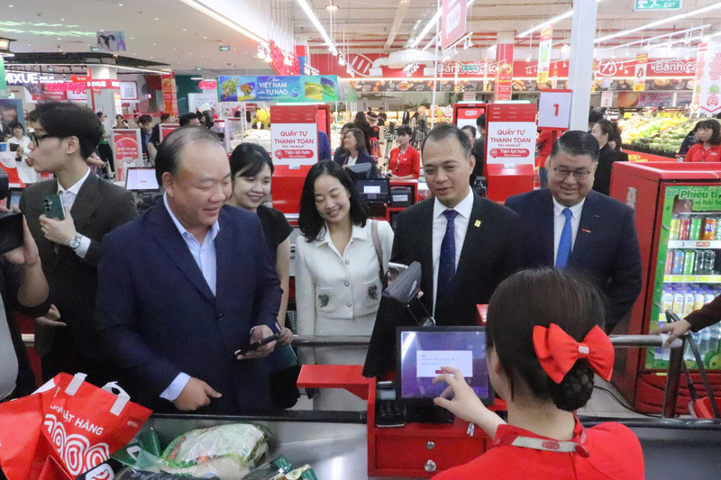 Triển khai Viet QR Pay và tôn vinh sản phẩm Việt tại hệ thống của Central Retail góp phần khuyến khích triển khai thanh toán số tại thị trường bán lẻ nội địa. Ảnh: N.H